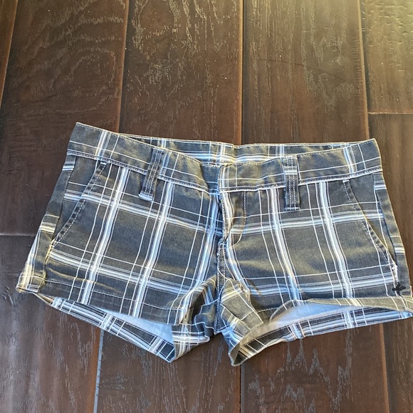 Hurley shorts size 1 Black and white checkerboard print jeans - Picture 3 of 4